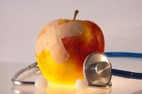 Apfel mit Stetoskop